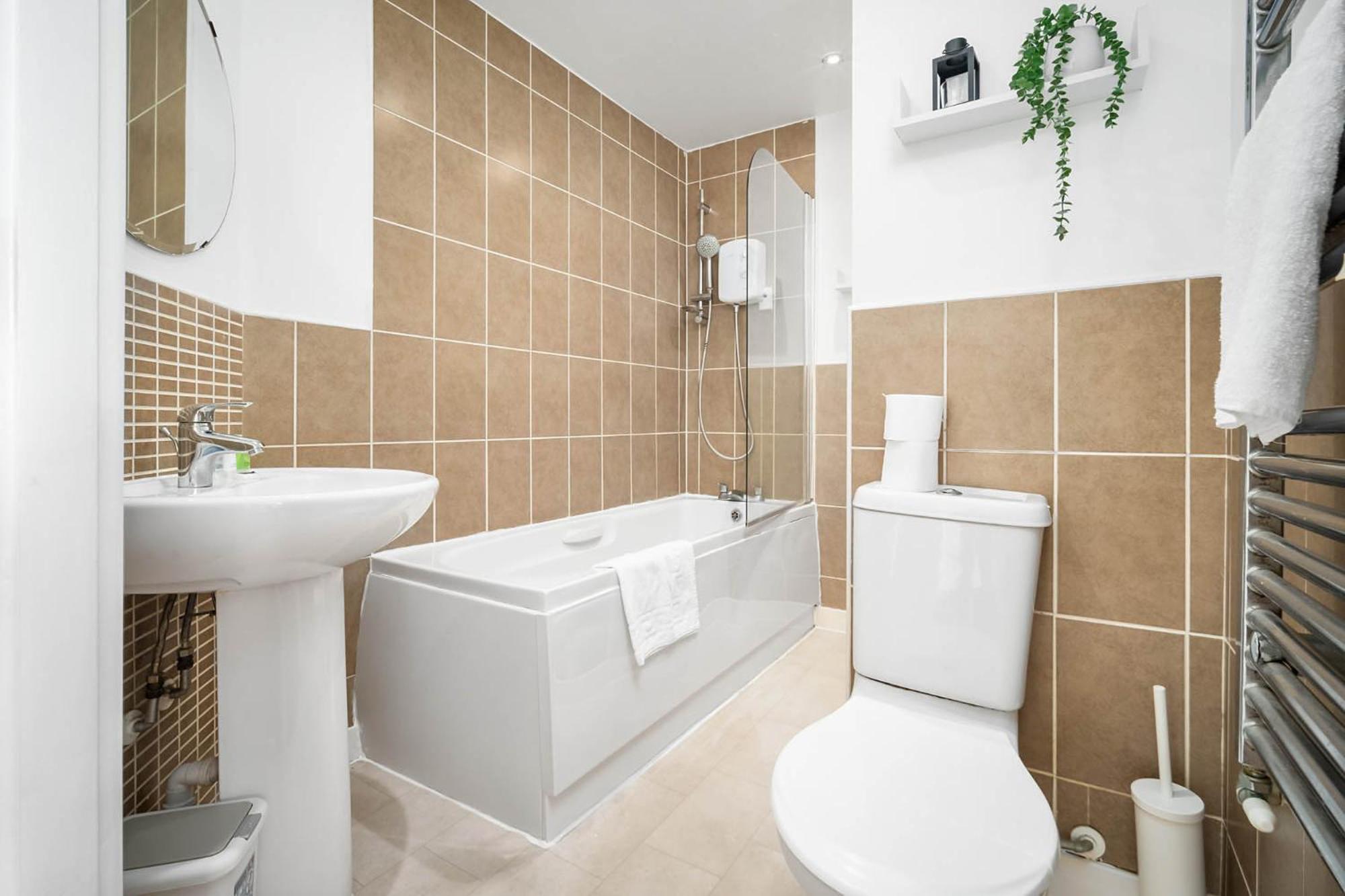 2 Bedroom House - Garden & Parking 2Gm - Wifi Birmingham Exterior photo